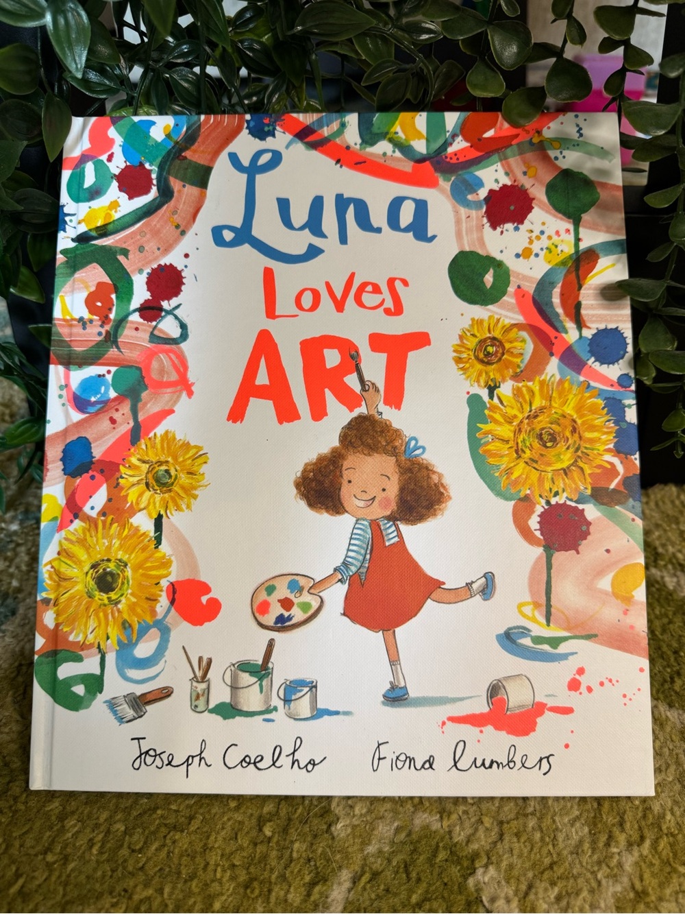 Luna Loves Art - Colorful Kids Learning Book (red, yellow, blue)